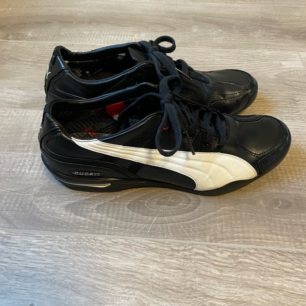 Puma Men's Black and White Sneakers